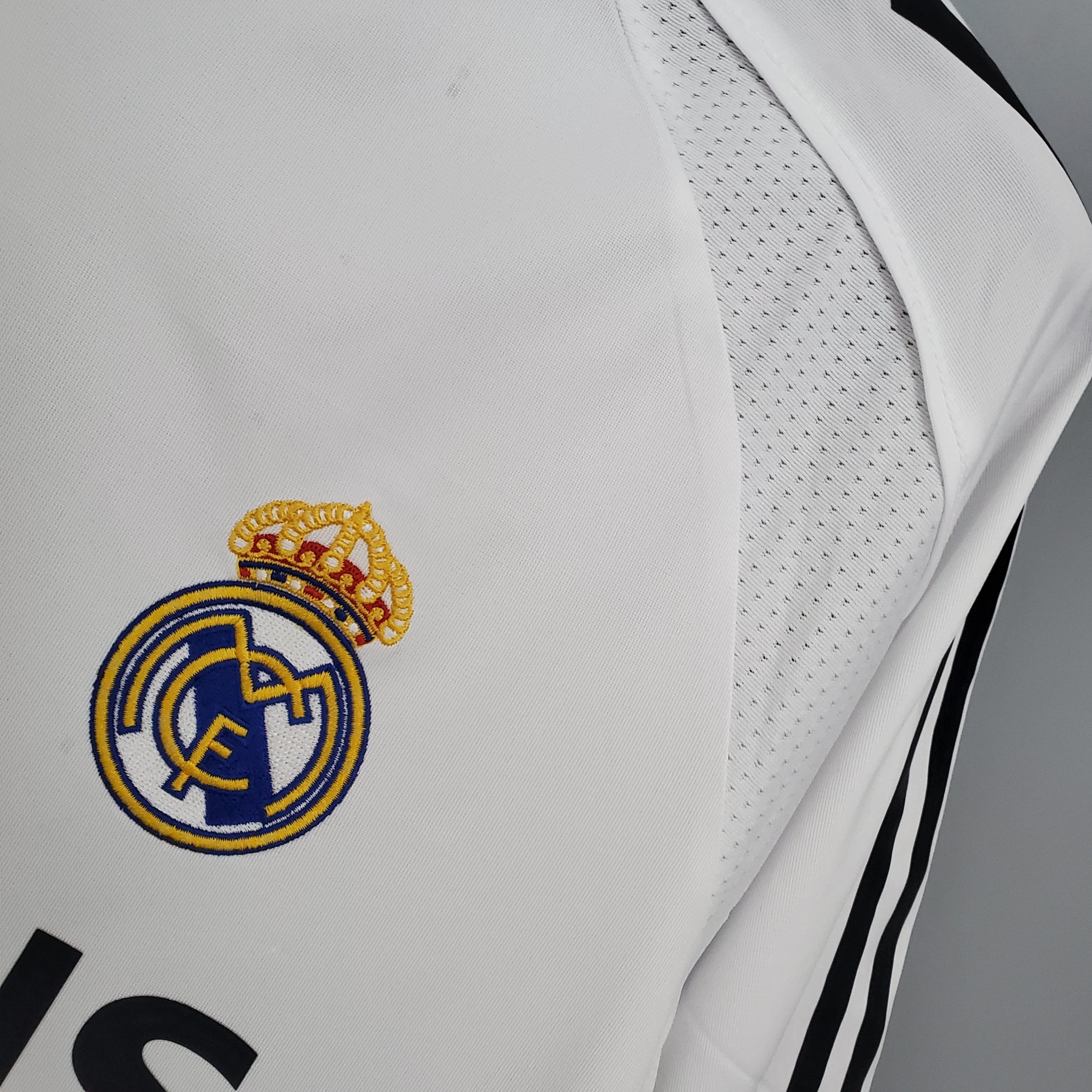 Real Madrid 2005 - 2006 Home Jersey