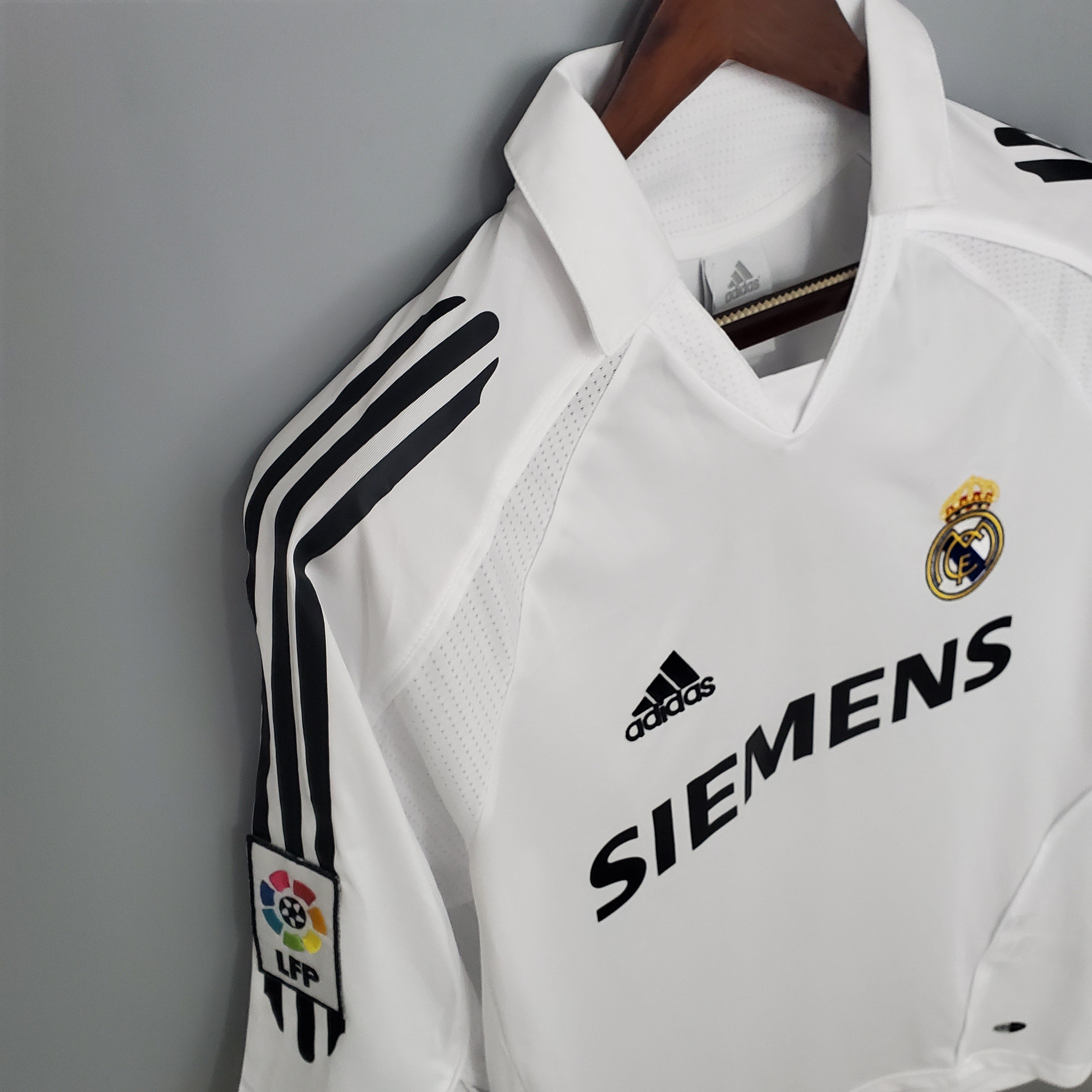 Real Madrid 2005 - 2006 Home Jersey