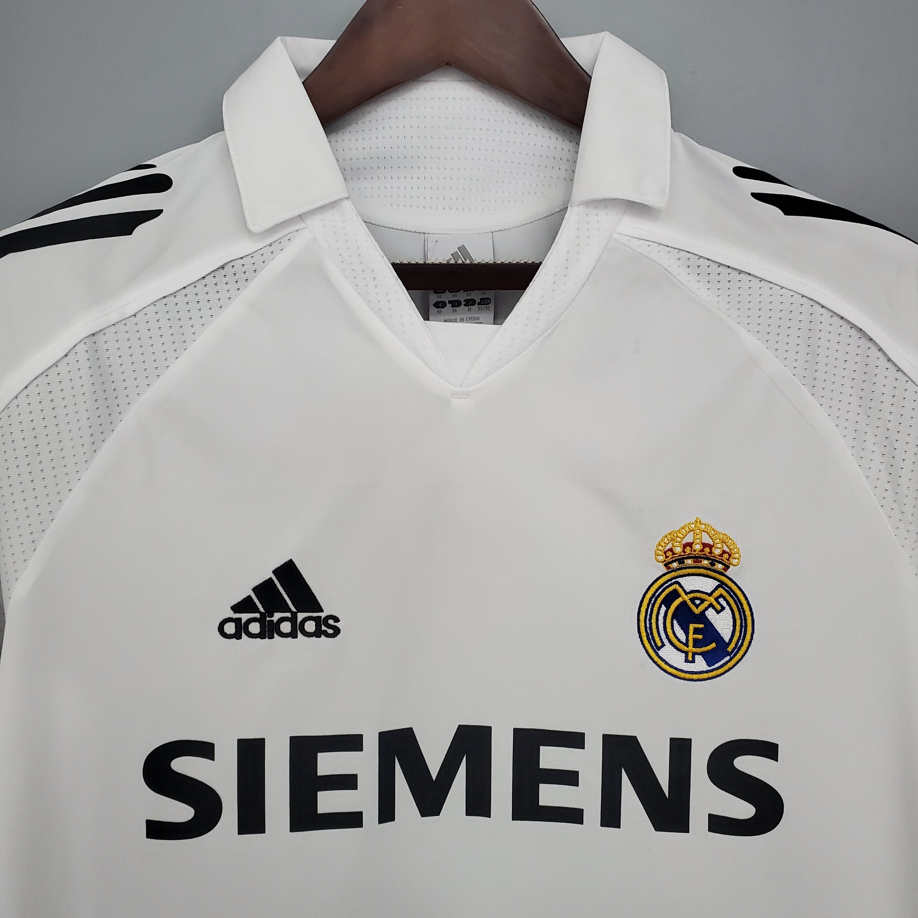 Real Madrid 2005 - 2006 Home Jersey