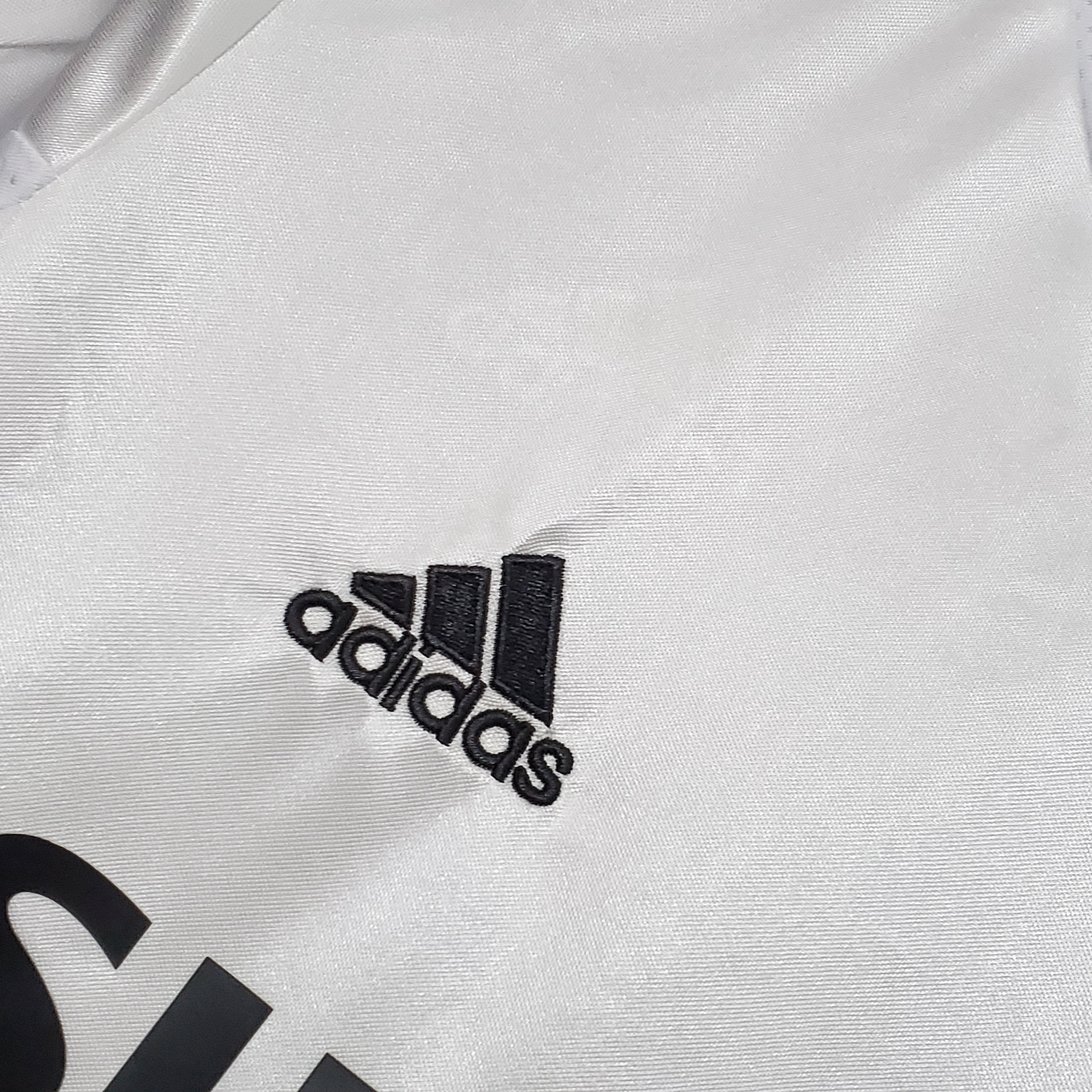 Real Madrid 2004 - 2005 Home Jersey