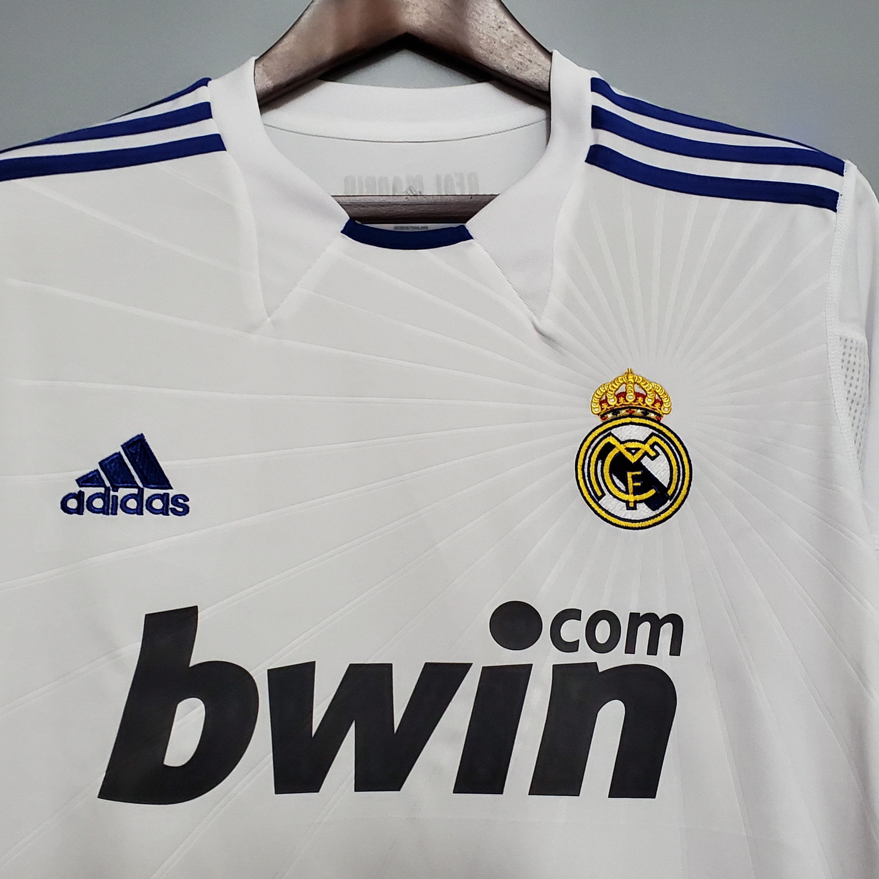 Real Madrid 2010 - 2011 Home Jersey Long-Sleeved