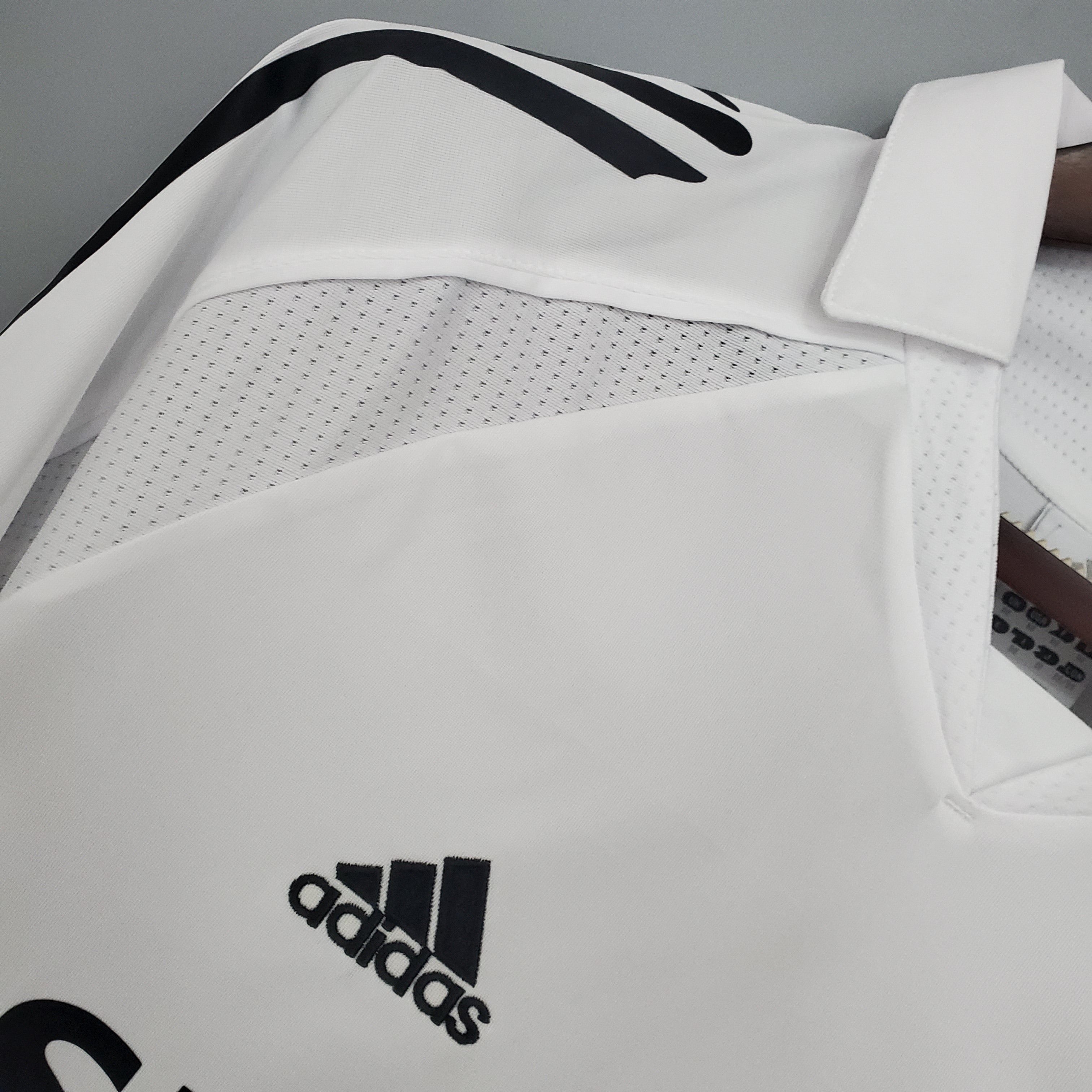 Real Madrid 2005 - 2006 Home Jersey
