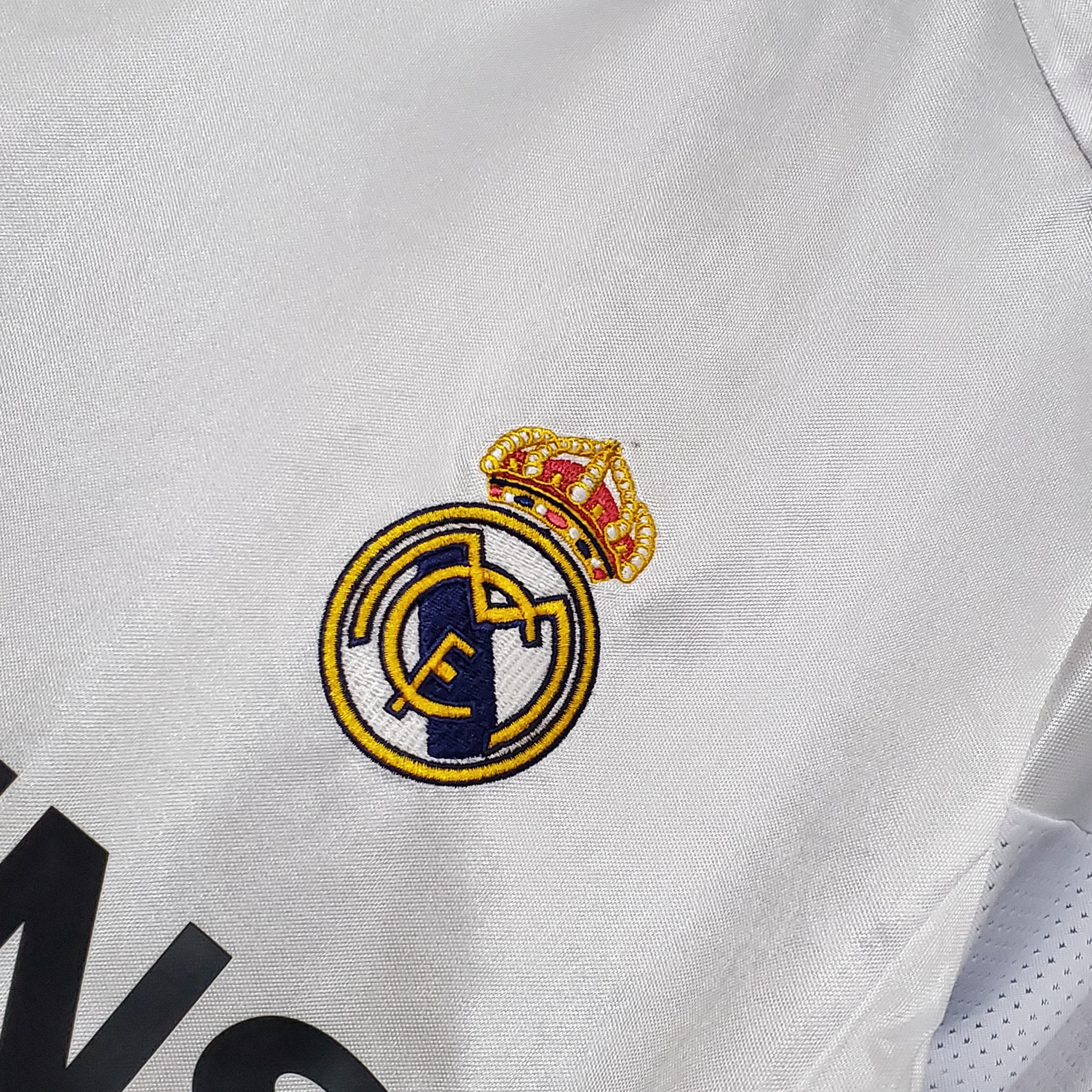 Real Madrid 2004 - 2005 Home Jersey