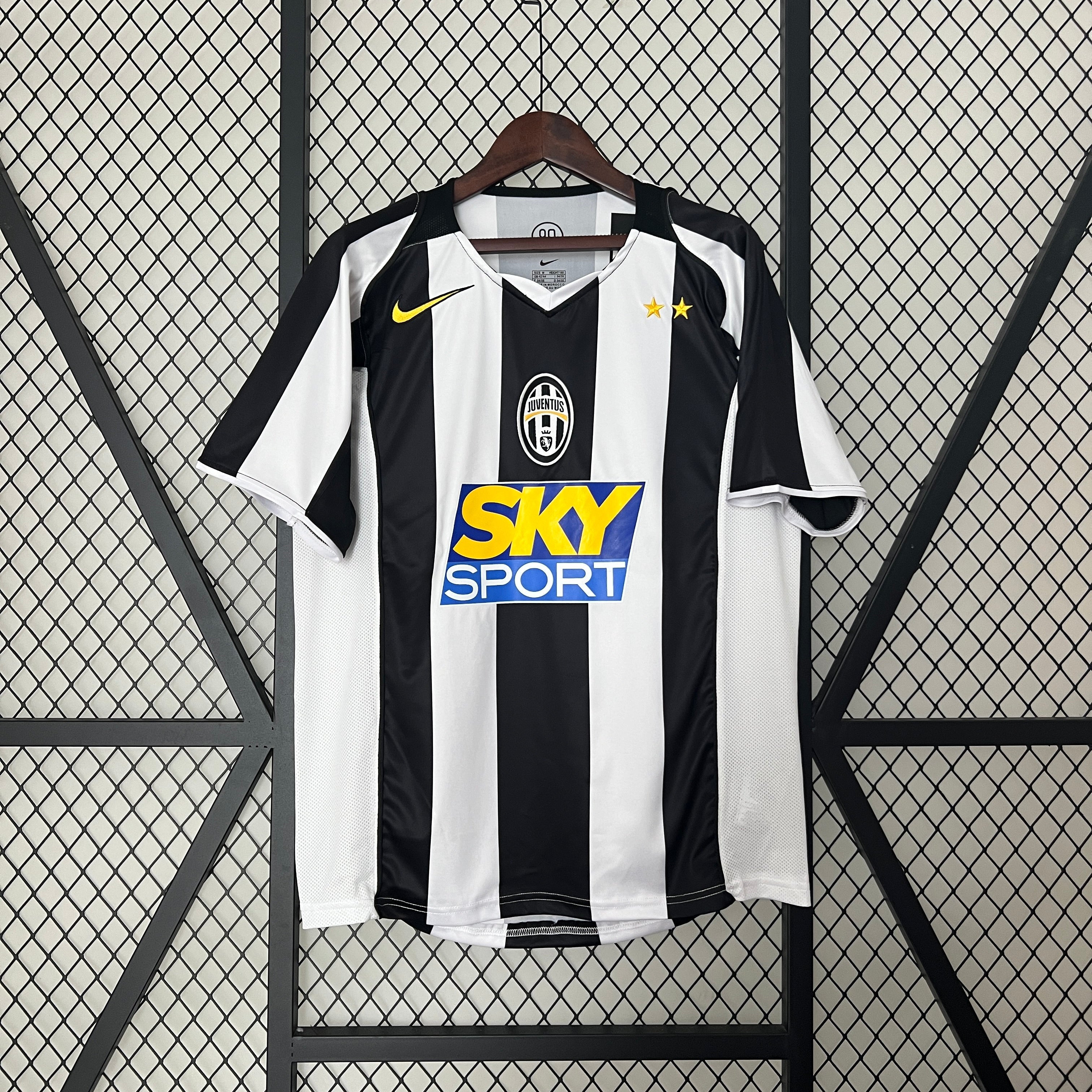 Juventus 2004 - 2005 Home Jersey