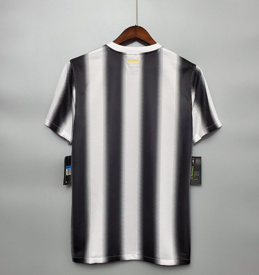 JUVENTUS 2010 - 2011 HOME JERSEY