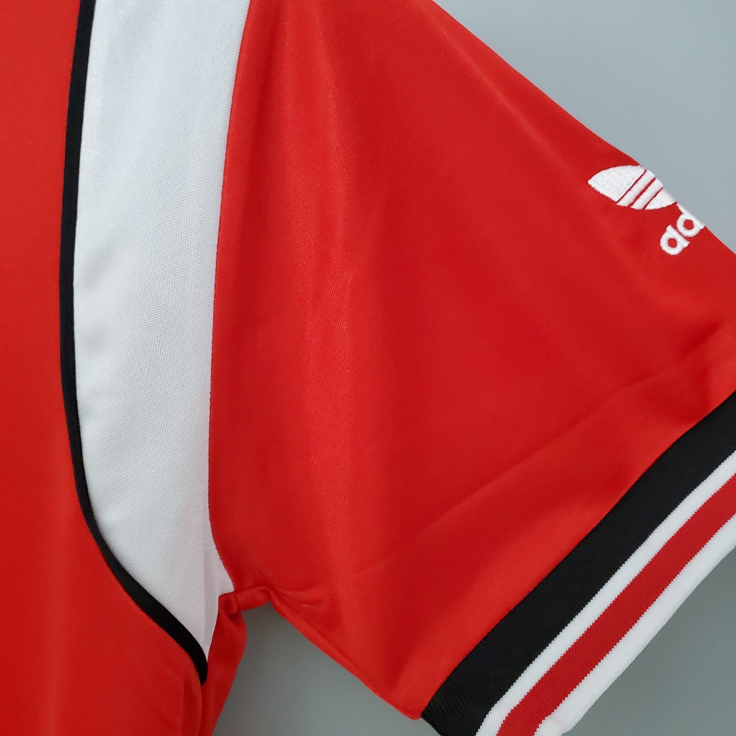 MANCHESTER UNITED 1985 - 1986 HOME JERSEY