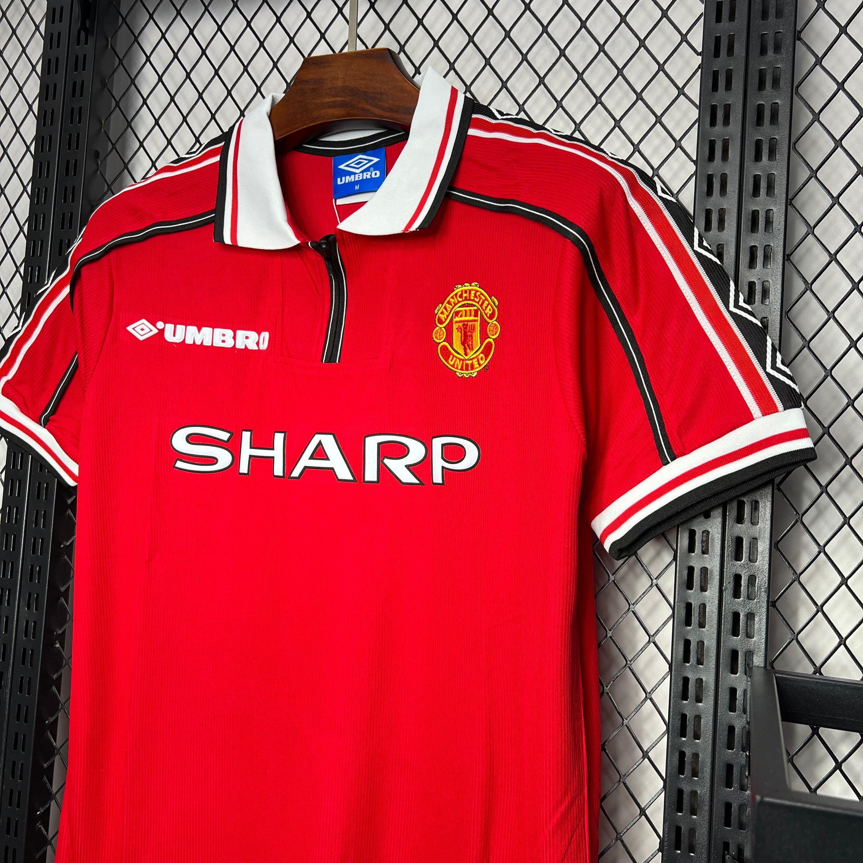 MANCHESTER UNITED 1998 - 1999 HOME JERSEY