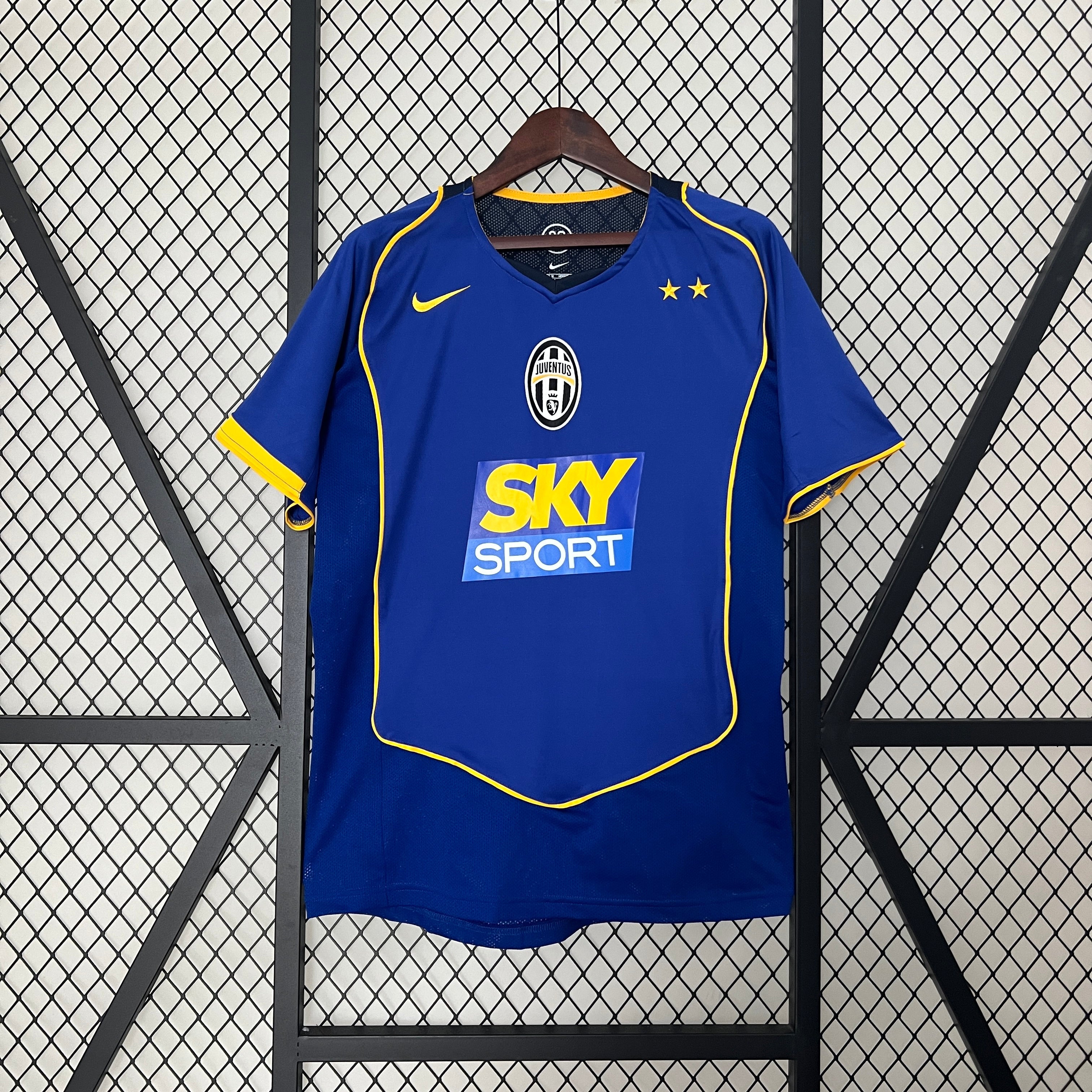 JUVENTUS 2004 - 2005 AWAY JERSEY