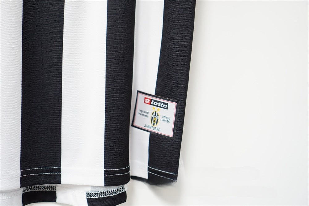 Juventus 2001 - 2002 Home Jersey