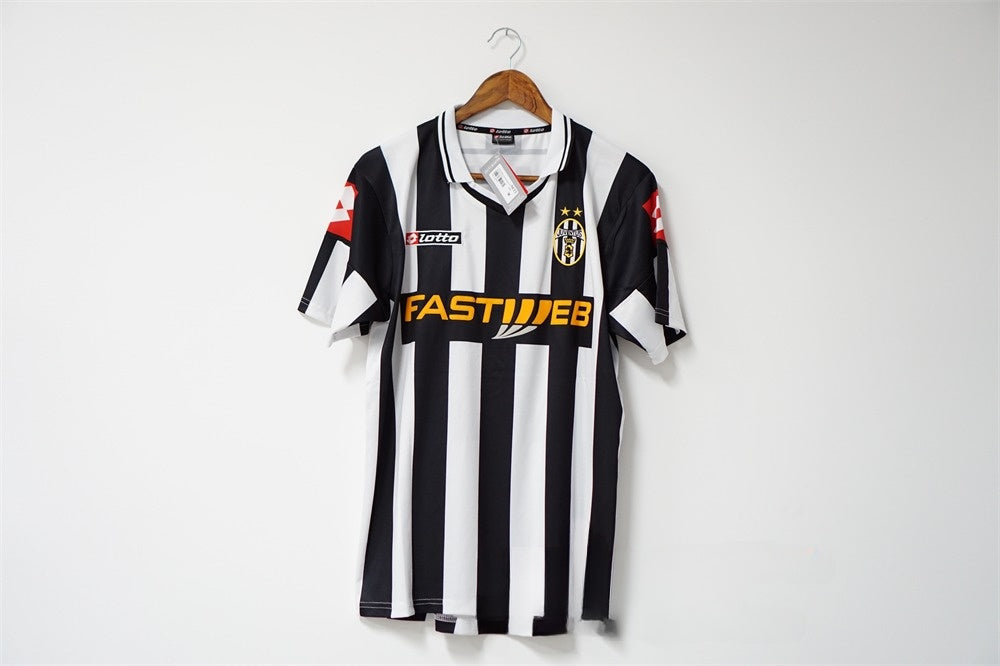 Juventus 2001 - 2002 Home Jersey